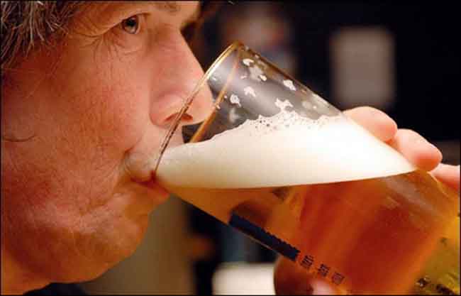 Uống rượu bia gây hạ huyết áp đặc biệt nguy hiểm cho bệnh nhân tiểu đường type 1