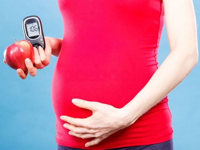 Máy đo đường huyết giúp kiểm soát chỉ số đường huyết cho mẹ bầu ngay tại nhà