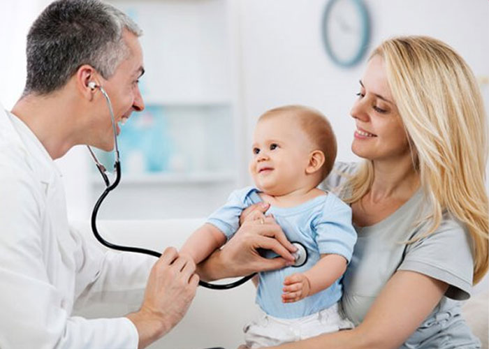 Cha mẹ nên đưa trẻ đến gặp bác sĩ để kiểm tra bệnh tiểu đường ở trẻ sơ sinh