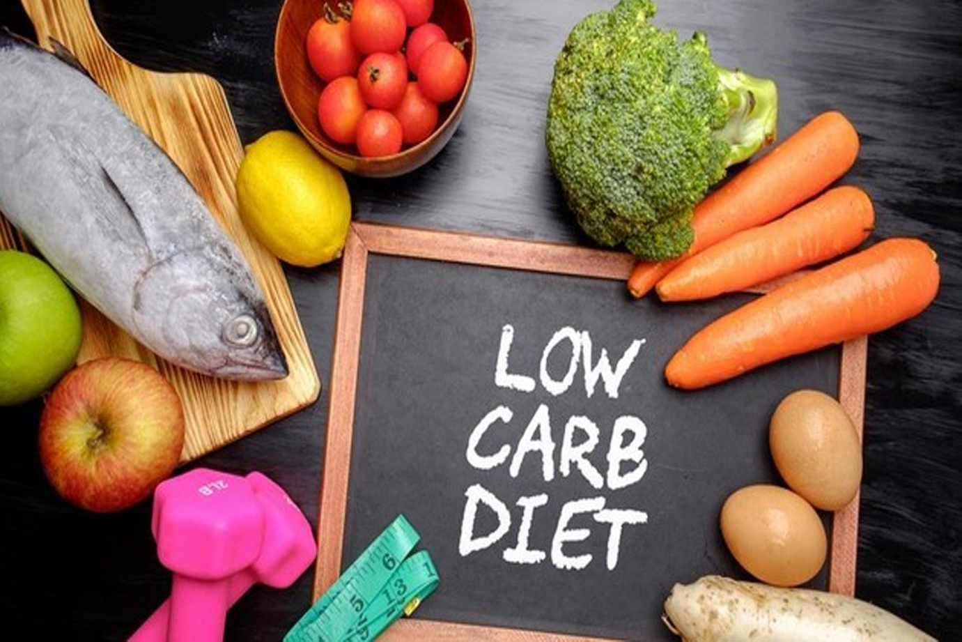 Chế độ ăn ít carbohydrate là giới hạn lượng carbohydrate ăn vào ở mức 50-100 gam, hoặc 10-20% lượng calo hàng ngày