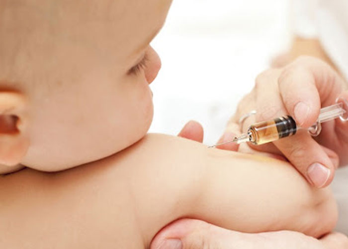 Trẻ sơ sinh được tiêm insulin 4-6 lần mỗi ngày