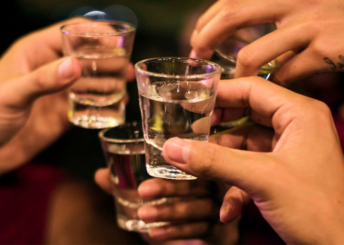 Uống rượu quá mức có thể ảnh hưởng nghiêm trọng đến sức khỏe của bạn
