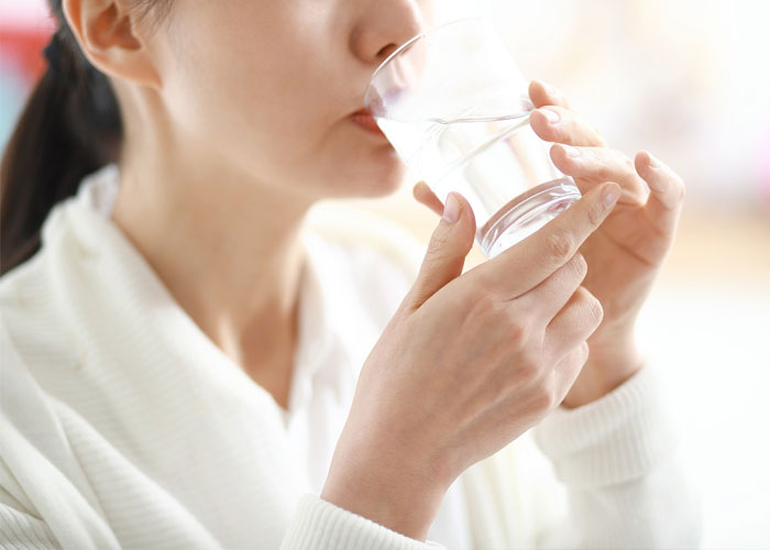 Nước giúp loại bỏ glucose dư thừa qua nước tiểu